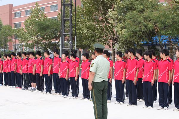 2012年××新生高一年级中学军训实施方案宜宾三中初中部报名时间图片